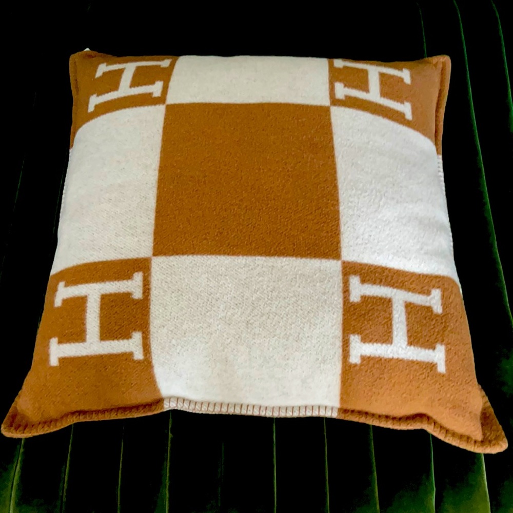 Hermes Avalon Jumbo Pillows